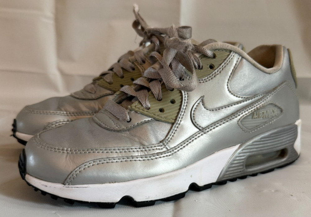 Nike Air Max 90 SE GS Metallic Platinum Silver Shoes Youth 5Y Sneakers 859633-00